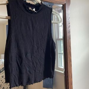 Black sleeveless crop top